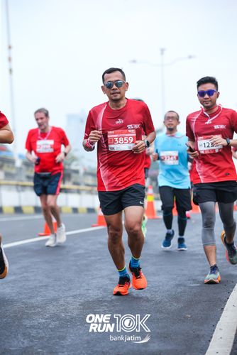 Race photo from ONE RUN 10 K