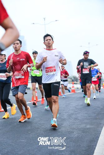 Race photo from ONE RUN 10 K