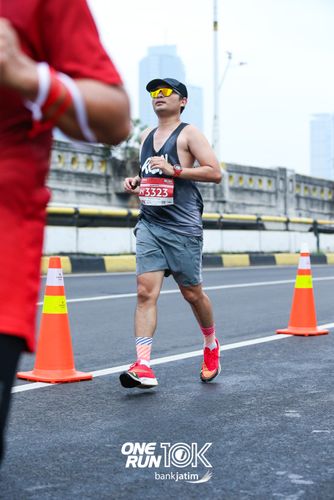 Race photo from ONE RUN 10 K