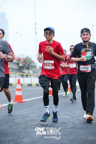 Race photo from ONE RUN 10 K