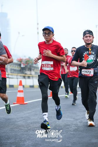 Race photo from ONE RUN 10 K