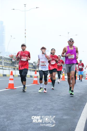 Race photo from ONE RUN 10 K