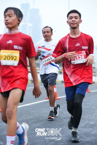 Race photo from ONE RUN 10 K