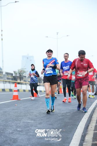 Race photo from ONE RUN 10 K