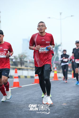 Race photo from ONE RUN 10 K