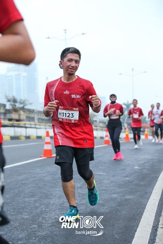 Race photo from ONE RUN 10 K