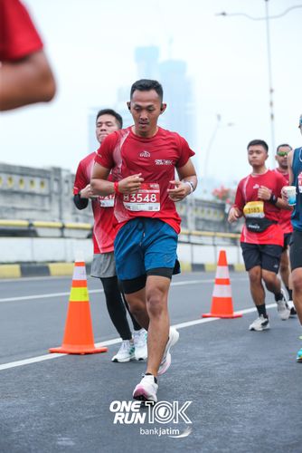 Race photo from ONE RUN 10 K