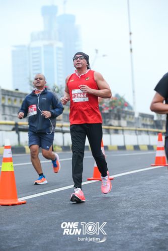 Race photo from ONE RUN 10 K
