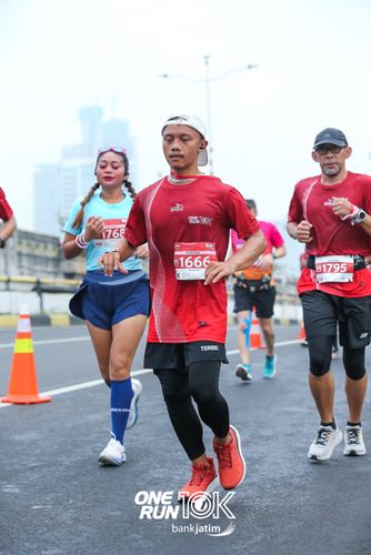 Race photo from ONE RUN 10 K