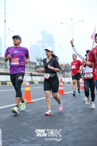 Race photo from ONE RUN 10 K