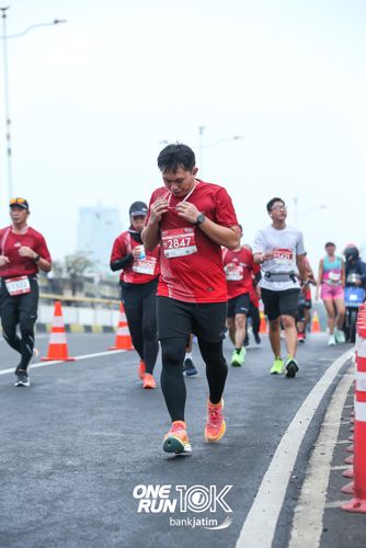 Race photo from ONE RUN 10 K