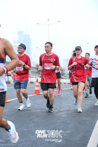 Race photo from ONE RUN 10 K