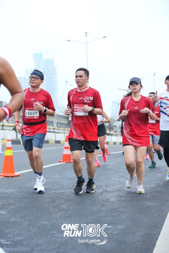 Race photo from ONE RUN 10 K