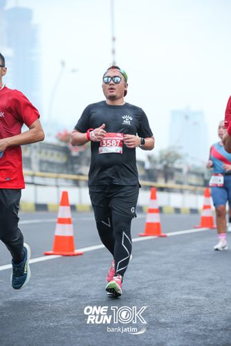 Race photo from ONE RUN 10 K