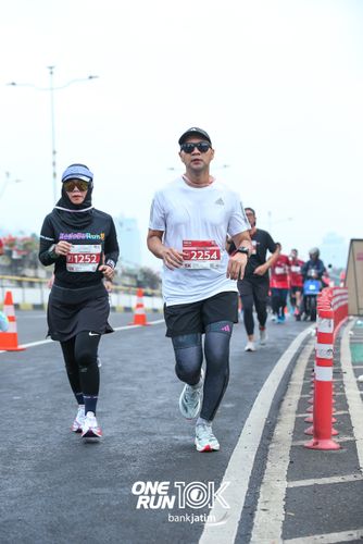 Race photo from ONE RUN 10 K