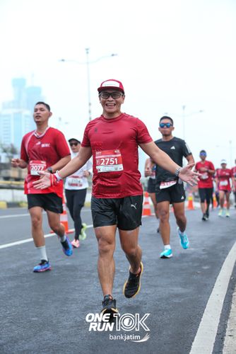 Race photo from ONE RUN 10 K