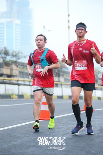 Race photo from ONE RUN 10 K