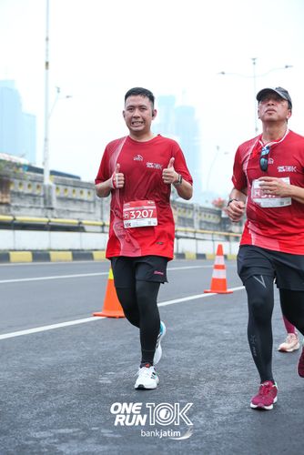 Race photo from ONE RUN 10 K