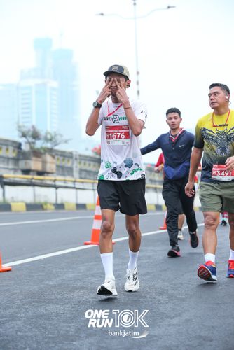 Race photo from ONE RUN 10 K
