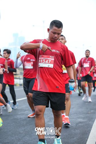 Race photo from ONE RUN 10 K