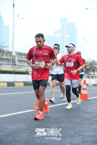 Race photo from ONE RUN 10 K