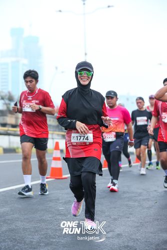 Race photo from ONE RUN 10 K