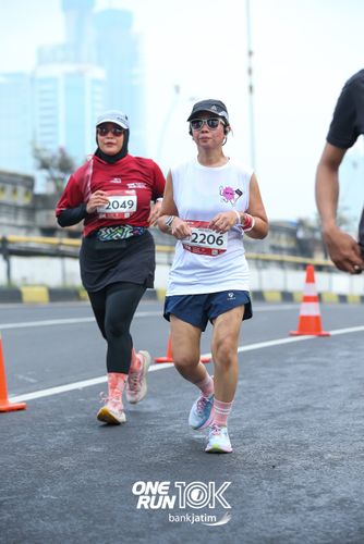 Race photo from ONE RUN 10 K