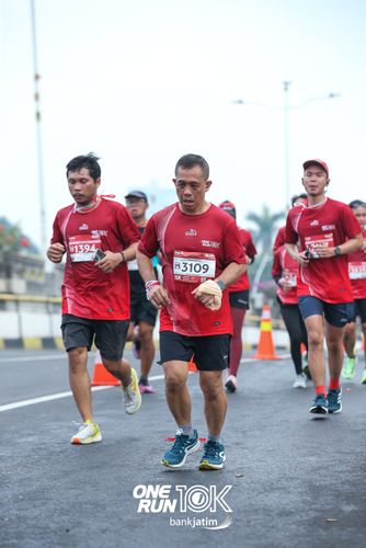 Race photo from ONE RUN 10 K