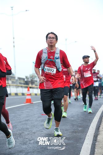 Race photo from ONE RUN 10 K