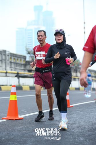 Race photo from ONE RUN 10 K
