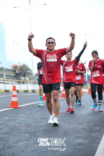 Race photo from ONE RUN 10 K