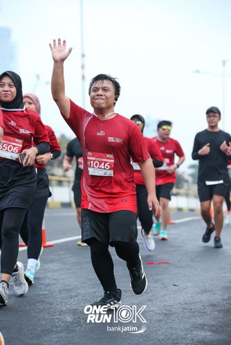 Race photo from ONE RUN 10 K