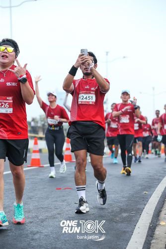 Race photo from ONE RUN 10 K