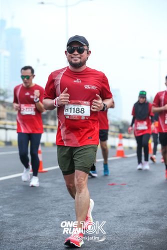 Race photo from ONE RUN 10 K