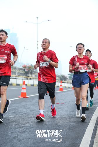Race photo from ONE RUN 10 K
