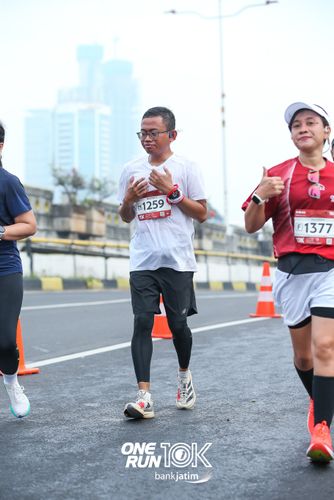 Race photo from ONE RUN 10 K