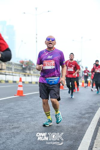 Race photo from ONE RUN 10 K