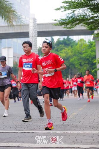 Race photo from ONE RUN 10K 2025
