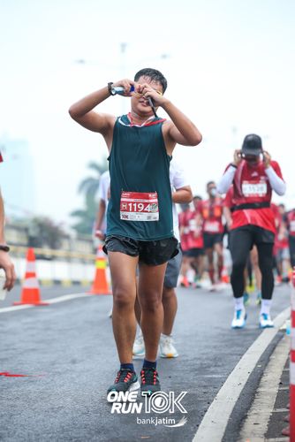 Race photo from ONE RUN 10 K