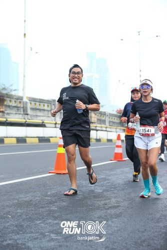 Race photo from ONE RUN 10 K