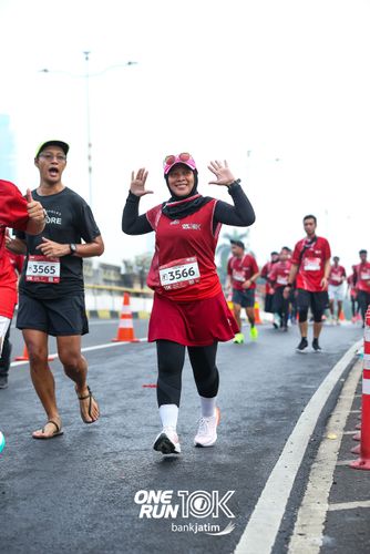 Race photo from ONE RUN 10 K