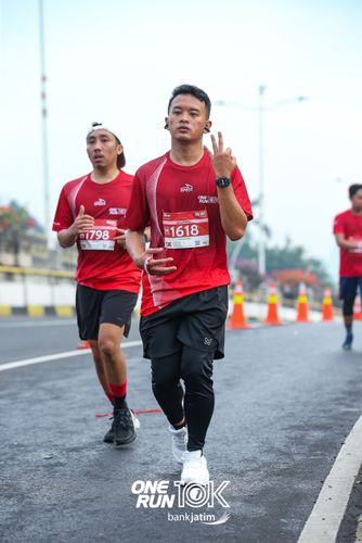 Race photo from ONE RUN 10 K