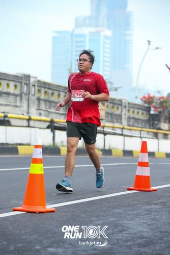 Race photo from ONE RUN 10 K