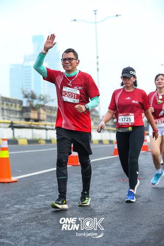 Race photo from ONE RUN 10 K