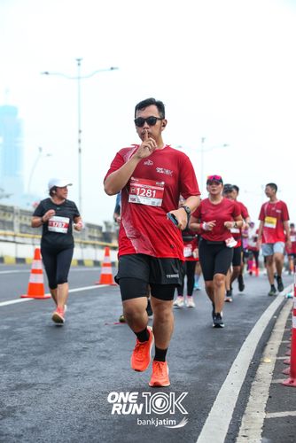 Race photo from ONE RUN 10 K
