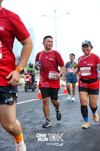 Race photo from ONE RUN 10 K