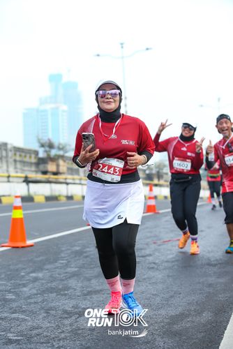 Race photo from ONE RUN 10 K