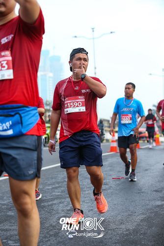 Race photo from ONE RUN 10 K