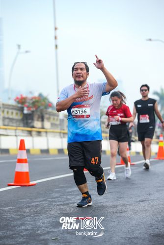 Race photo from ONE RUN 10 K
