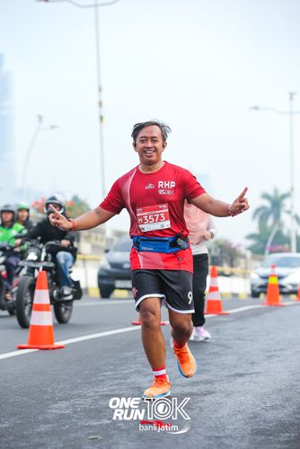 Race photo from ONE RUN 10 K